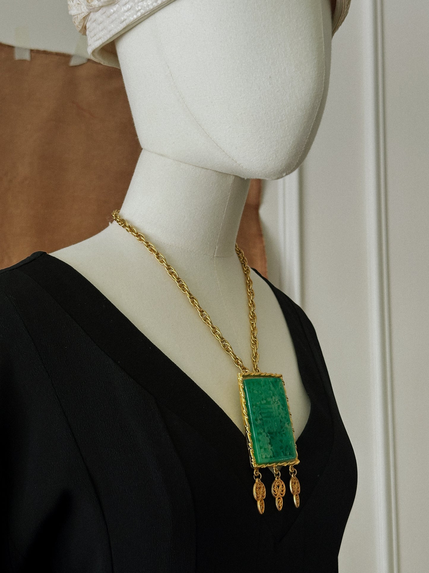 Jade Like Pendant Necklace