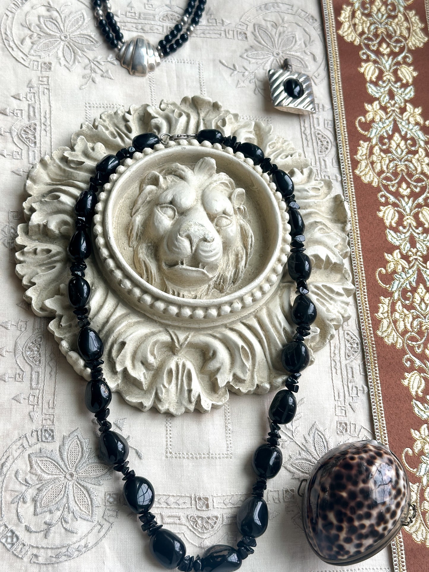 Lion Head Plaster Medallion