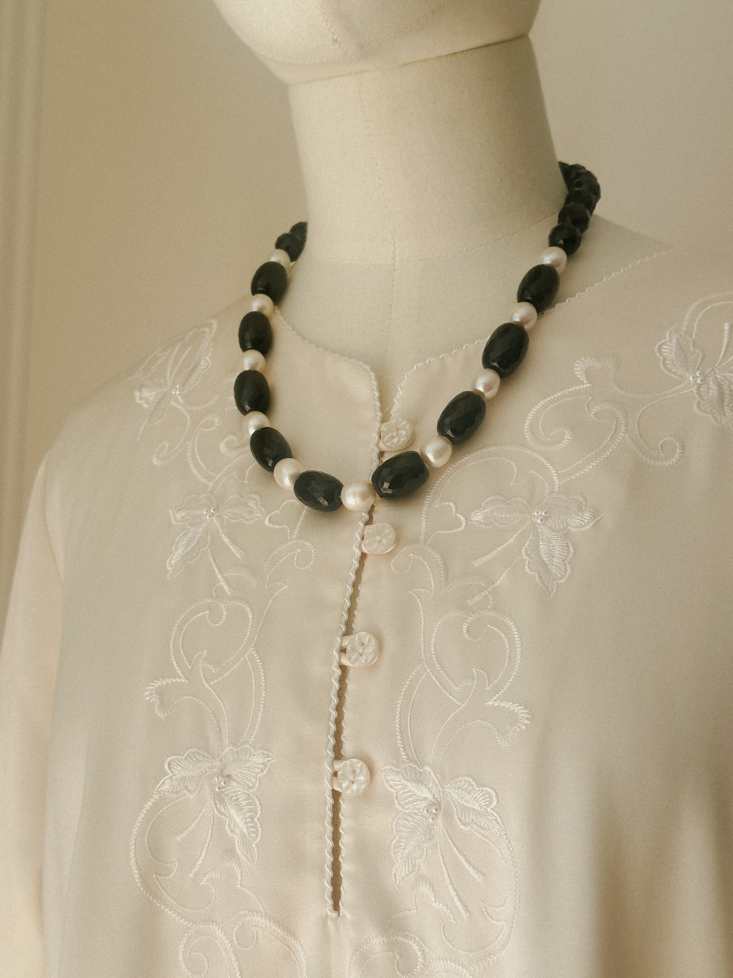 Black & Pearlized Bead Necklace