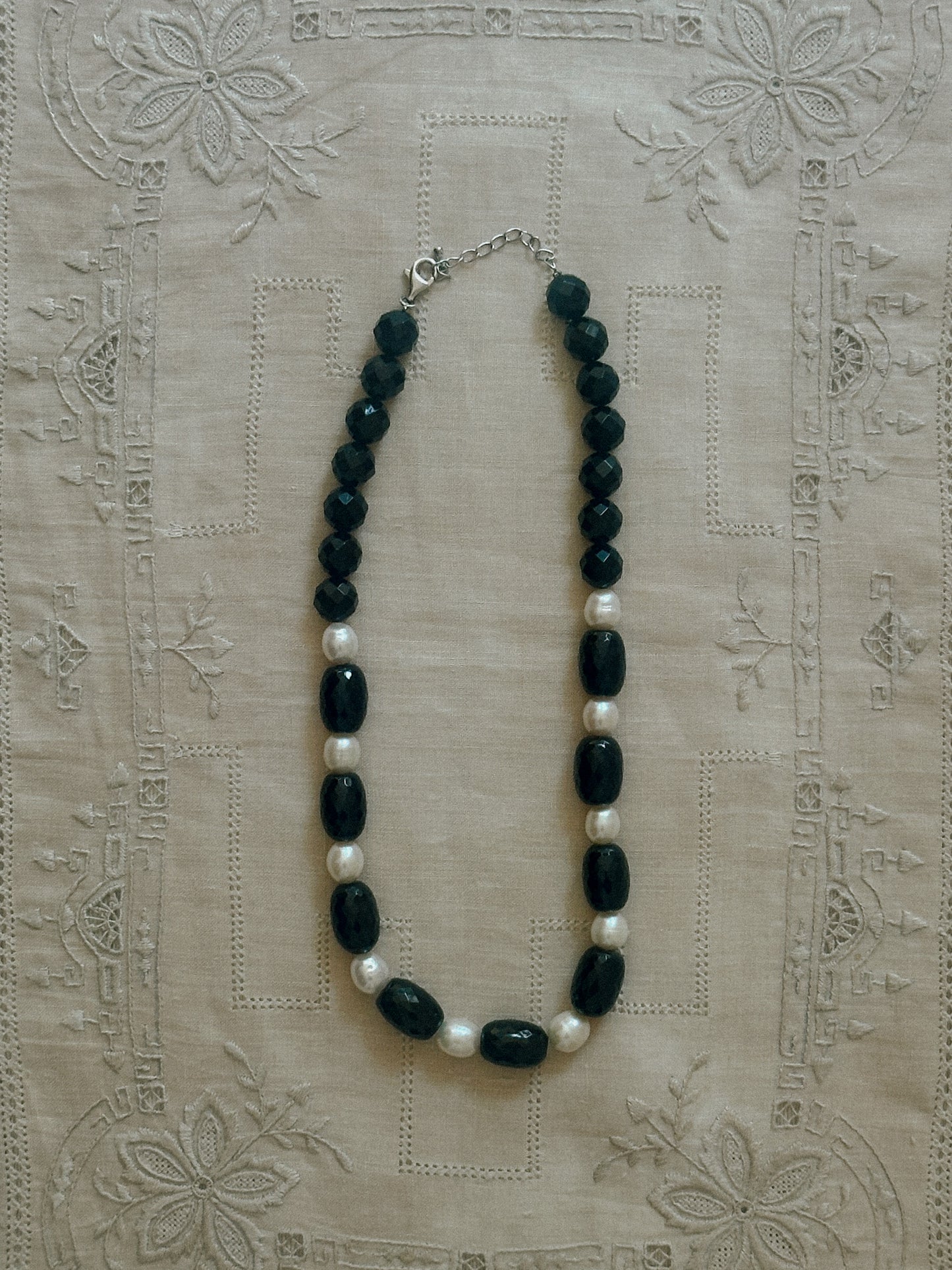 Black & Pearlized Bead Necklace