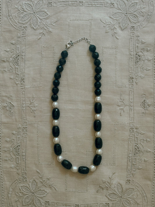 Black & Pearlized Bead Necklace
