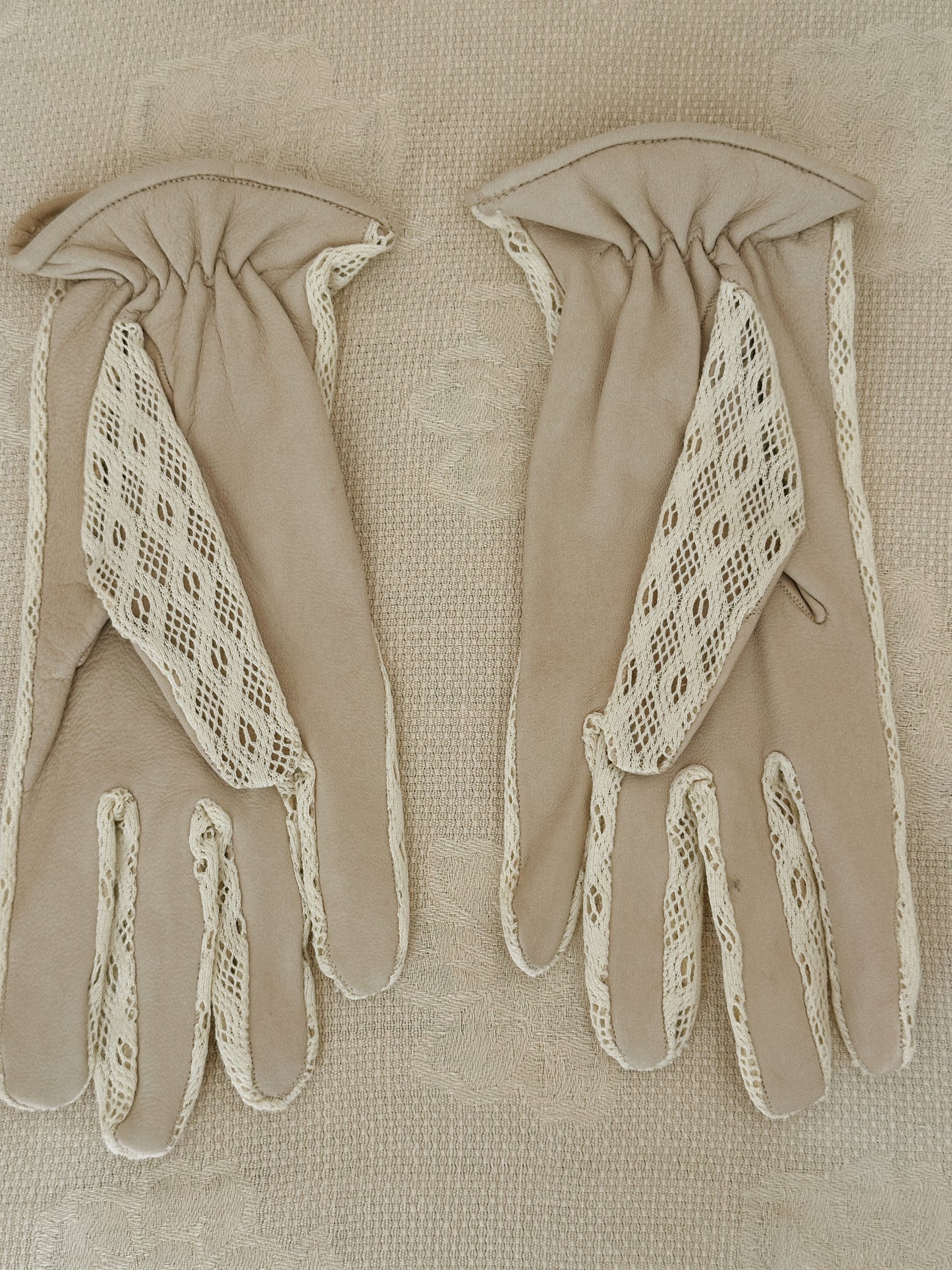Barney’s New York Lace & Leather Gloves 