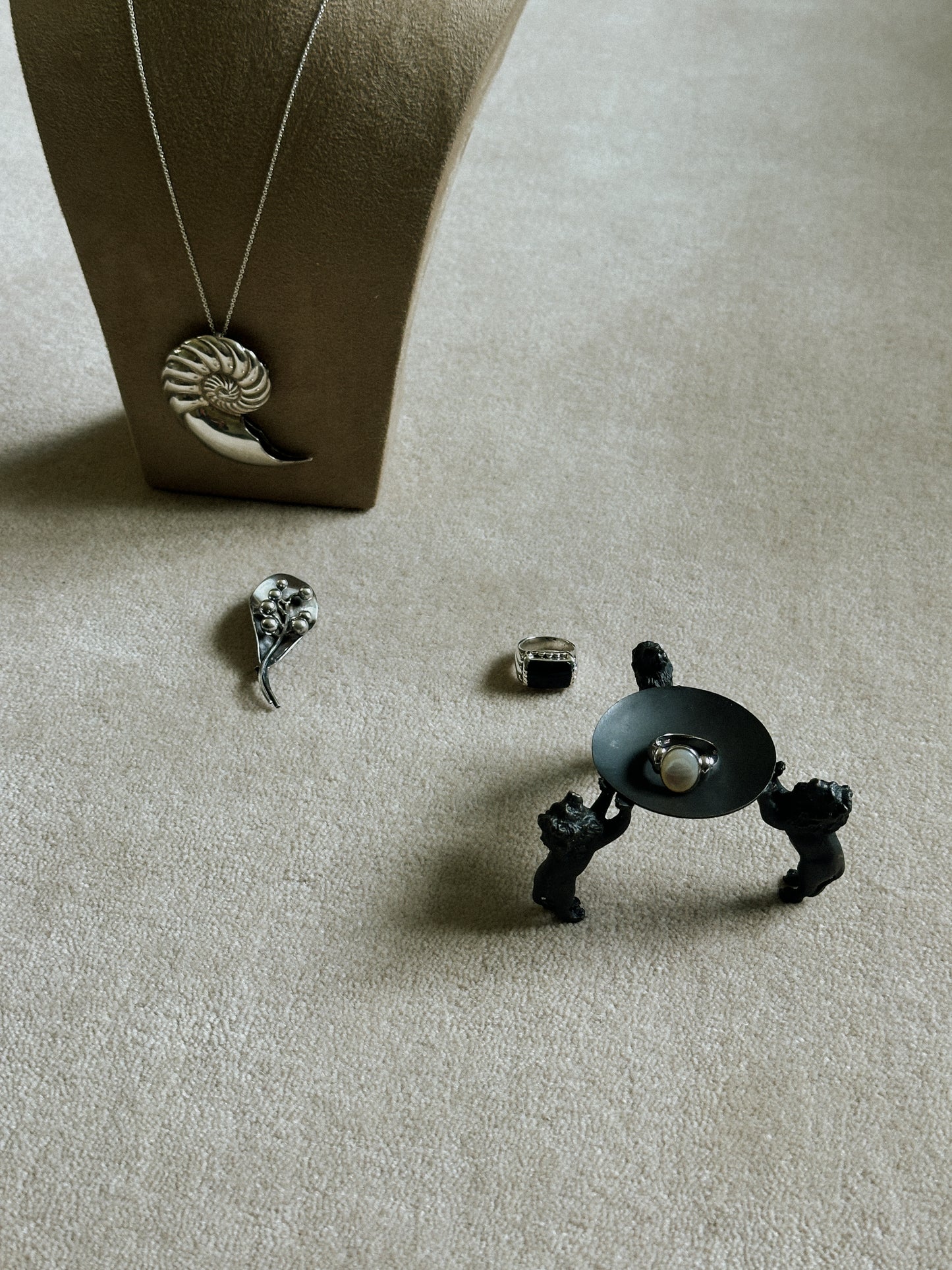 Iron Ring Holder